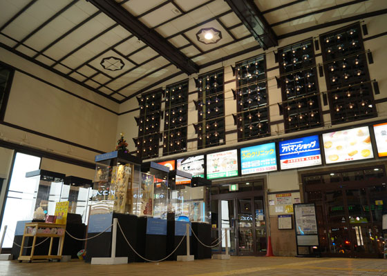 JR小樽駅エントランスホール「ガラスアートギャラリー（2015-2016）」