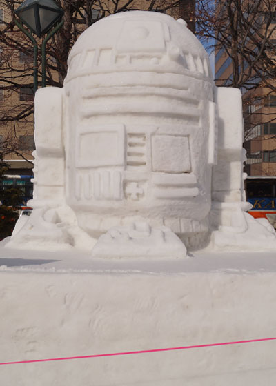 第67回さっぽろ雪まつりより「スター・ウォーズ（R2-D2）」※雑記記事版より再掲