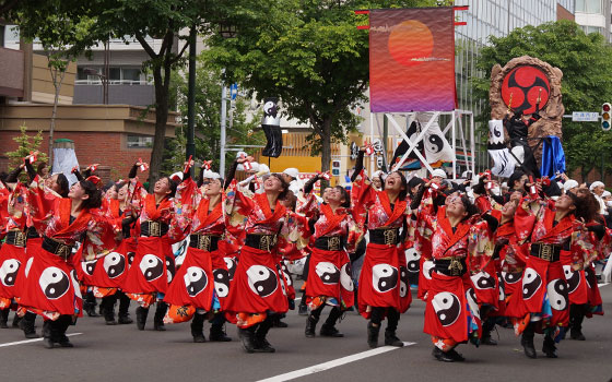 第24回YOSAKOIソーラン祭りより「ＴＨＥ☆北海道医療大学」