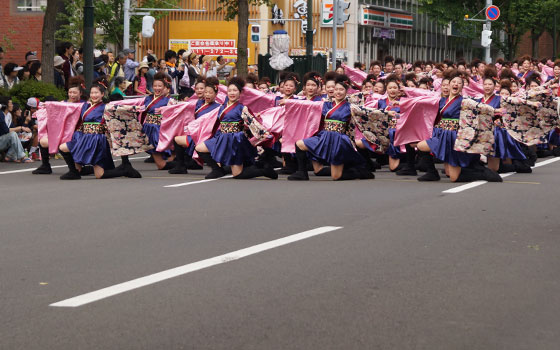 第24回YOSAKOIソーラン祭りより「コンサフリーク〜北海道武蔵女子短期大学〜」