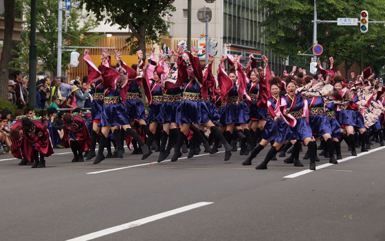 第24回YOSAKOIソーラン祭りより「コンサフリーク〜北海道武蔵女子短期大学〜」