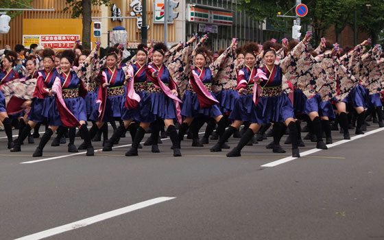 第24回YOSAKOIソーラン祭りより「コンサフリーク〜北海道武蔵女子短期大学〜」