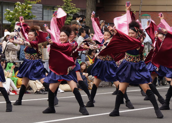 第24回YOSAKOIソーラン祭りより「コンサフリーク〜北海道武蔵女子短期大学〜」