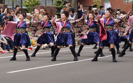 第24回YOSAKOIソーラン祭りより「コンサフリーク〜北海道武蔵女子短期大学〜」