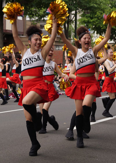 第24回YOSAKOIソーラン祭りより「コンサフリーク〜北海道武蔵女子短期大学〜」