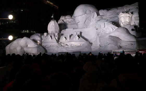 第67回さっぽろ雪まつりより「進撃の巨人」