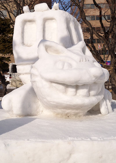 第67回さっぽろ雪まつりより「となりのトトロ（ネコバス）」