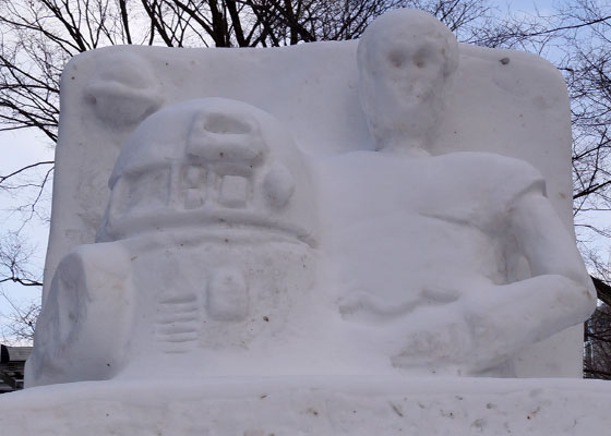 第67回さっぽろ雪まつりより「スター・ウォーズ（R2-D2とC-3PO）」