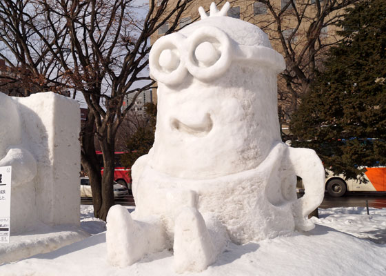 第67回さっぽろ雪まつりより「ミニオンズ」