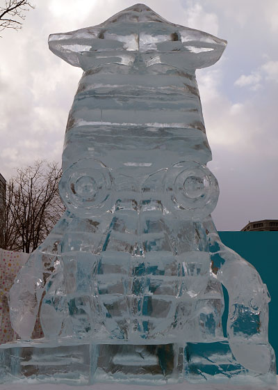 第67回さっぽろ雪まつりより「イカール星人」