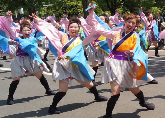 第25回YOSAKOIソーラン祭りより「コンサフリーク〜北海道武蔵女子短期大学〜」