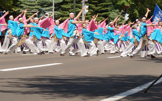 第25回YOSAKOIソーラン祭りより「ホリデイスポーツクラブ」