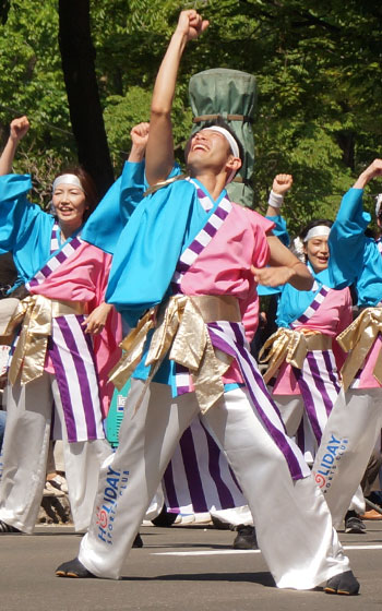 第25回YOSAKOIソーラン祭りより「ホリデイスポーツクラブ」