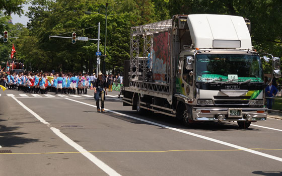 第25回YOSAKOIソーラン祭りより「コンサフリーク〜北海道武蔵女子短期大学〜」