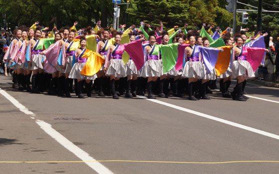 第25回YOSAKOIソーラン祭りより「コンサフリーク〜北海道武蔵女子短期大学〜」