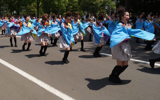 第25回YOSAKOIソーラン祭りより「コンサフリーク〜北海道武蔵女子短期大学〜」