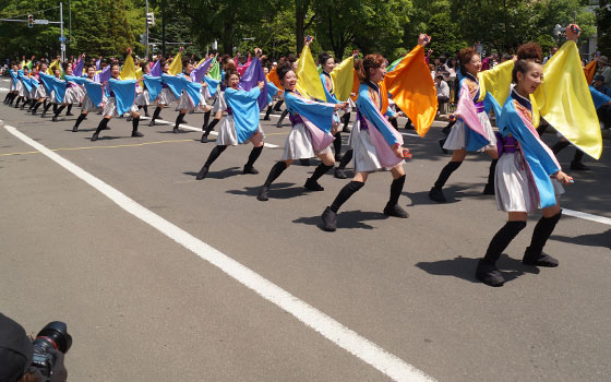 第25回YOSAKOIソーラン祭りより「コンサフリーク〜北海道武蔵女子短期大学〜」