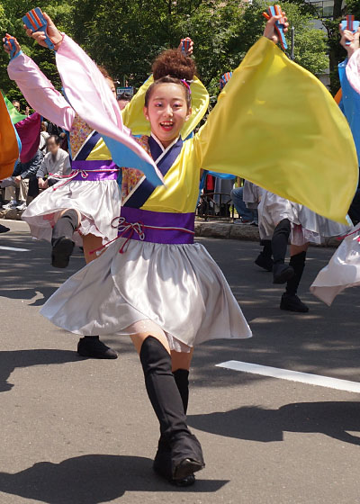 第25回YOSAKOIソーラン祭りより「コンサフリーク〜北海道武蔵女子短期大学〜」