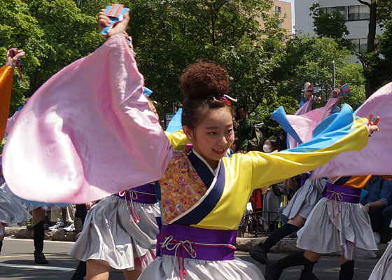 第25回YOSAKOIソーラン祭りより「コンサフリーク〜北海道武蔵女子短期大学〜」