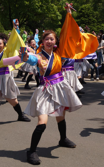 第25回YOSAKOIソーラン祭りより「コンサフリーク〜北海道武蔵女子短期大学〜」