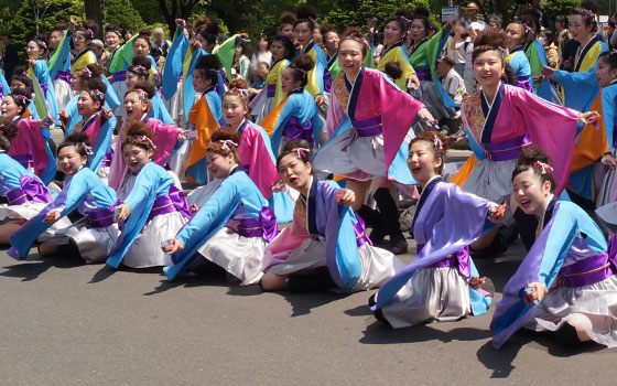 第25回YOSAKOIソーラン祭りより「コンサフリーク〜北海道武蔵女子短期大学〜」