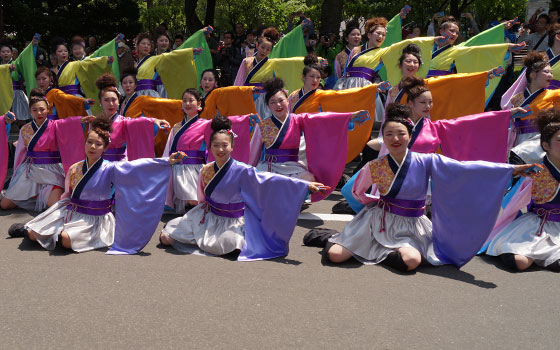 第25回YOSAKOIソーラン祭りより「コンサフリーク〜北海道武蔵女子短期大学〜」