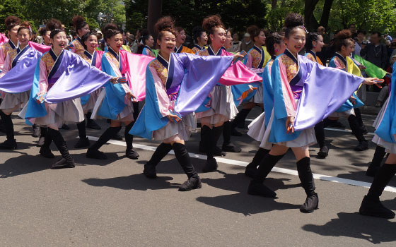 第25回YOSAKOIソーラン祭りより「コンサフリーク〜北海道武蔵女子短期大学〜」