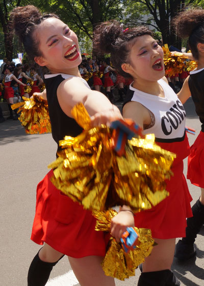 第25回YOSAKOIソーラン祭りより「コンサフリーク〜北海道武蔵女子短期大学〜」