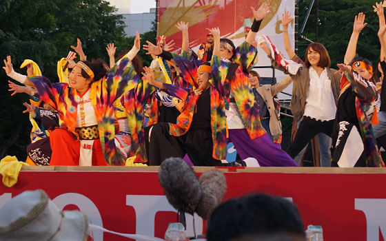 第25回YOSAKOIソーラン祭りより「SUGGOI WORLD!のワォ」