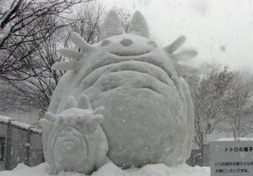第60回さっぽろ雪まつりより「トトロの親子」 第60回さっぽろ雪まつりより「トトロの親子」