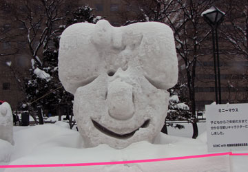 第60回さっぽろ雪まつりより「ミニーマウス」1 第60回さっぽろ雪まつりより「ミニーマウス」1