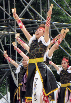 「第18回YOSAKOIソーラン祭り」大通西8丁目ステージ(Excla!matioN) 「第18回YOSAKOIソーラン祭り」大通西8丁目ステージ(Excla!matioN)