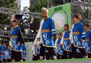 「第18回YOSAKOIソーラン祭り」大通西8丁目ステージ（早稲田大学“踊り侍”）