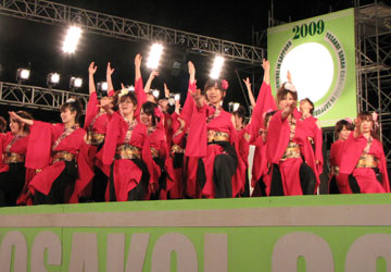 「第18回YOSAKOIソーラン祭り」大通西8丁目ステージ(実践女子大学・短期大学 WING) 「第18回YOSAKOIソーラン祭り」大通西8丁目ステージ(実践女子大学・短期大学 WING)