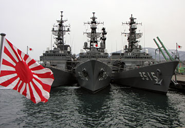 護衛艦「さわゆき」と練習艦「あさぎり」と練習艦「やまぎり」2 護衛艦「さわゆき」と練習艦「あさぎり」と練習艦「やまぎり」2