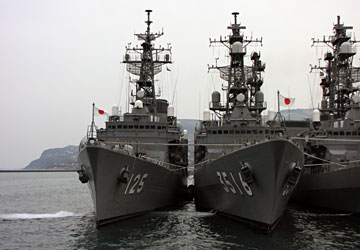 護衛艦「さわゆき」と練習艦「あさぎり」 護衛艦「さわゆき」と練習艦「あさぎり」