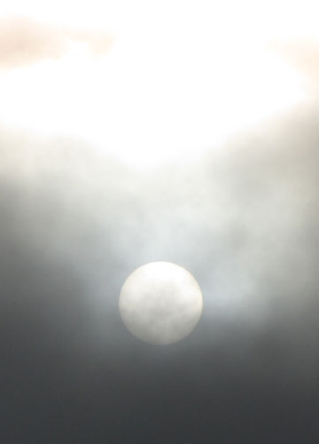 ł؂􂭑z̎ʐ^iPhotos of the sun cuts through the darknessj6