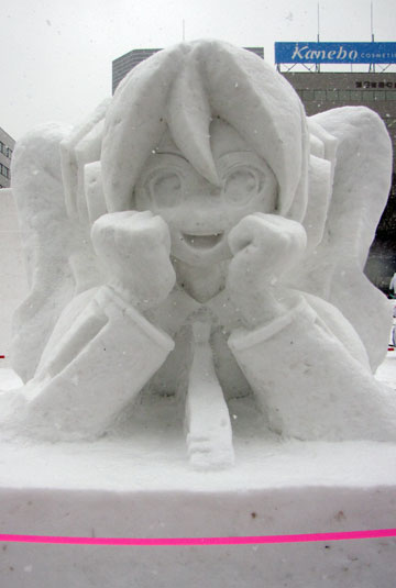 特集記事『2012年「第63回さっぽろ雪まつり」キャラクター系写真集』より「札幌で生まれた、初音ミク」