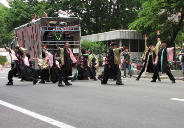 第21回YOSAKOIソーラン祭りより「仁木・舞仁咲乱」 第21回YOSAKOIソーラン祭りより「仁木・舞仁咲乱」