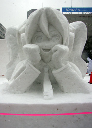特集記事『2012年「第63回さっぽろ雪まつり」キャラクター系写真集』より「札幌で生まれた、初音ミク」2