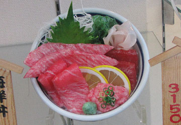 小樽の廻らない寿司屋店頭にて 10(まぐろづくし丼) 小樽の廻らない寿司屋店頭にて 10(まぐろづくし丼)