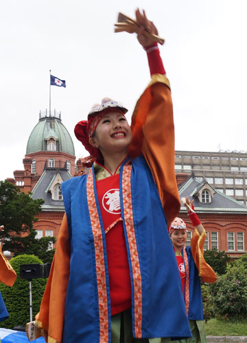 第23回YOSAKOIソーラン祭りより「蒼天爛華」 第23回YOSAKOIソーラン祭りより「蒼天爛華」