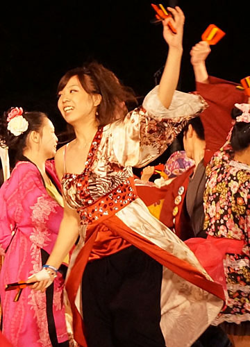 第23回YOSAKOIソーラン祭りより「さぁさみんなでどっこいしょ」 第23回YOSAKOIソーラン祭りより「さぁさみんなでどっこいしょ」