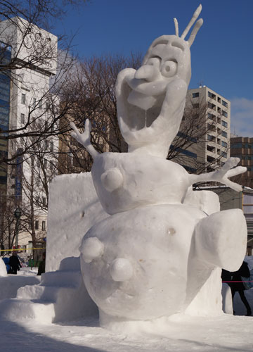 第66回さっぽろ雪まつりより「アナと雪の女王(オラフ)」 第66回さっぽろ雪まつりより「アナと雪の女王(オラフ)」