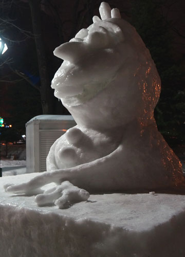 第66回さっぽろ雪まつりより「アナと雪の女王(オラフ)」 第66回さっぽろ雪まつりより「アナと雪の女王(オラフ)」