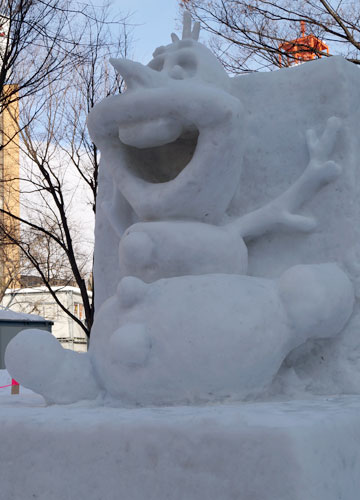 第66回さっぽろ雪まつりより「アナと雪の女王(オラフ)」 第66回さっぽろ雪まつりより「アナと雪の女王(オラフ)」