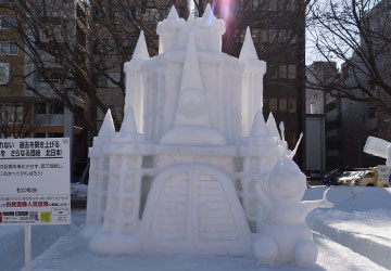 第66回さっぽろ雪まつりより「アナと雪の女王(オラフ)」 第66回さっぽろ雪まつりより「アナと雪の女王(オラフ)」