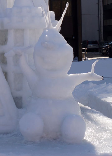 第66回さっぽろ雪まつりより「アナと雪の女王(オラフ)」 第66回さっぽろ雪まつりより「アナと雪の女王(オラフ)」