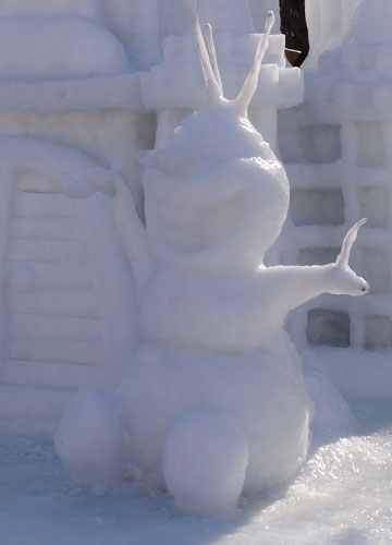第66回さっぽろ雪まつりより「アナと雪の女王(オラフ)」 第66回さっぽろ雪まつりより「アナと雪の女王(オラフ)」