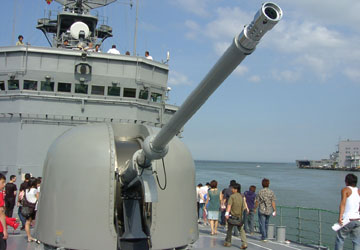 護衛艦じんつうの兵装・62口径76ミリ速射砲2